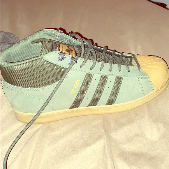 Adidas mids that are pro model never worn, size 10 - Picture 1 of 1